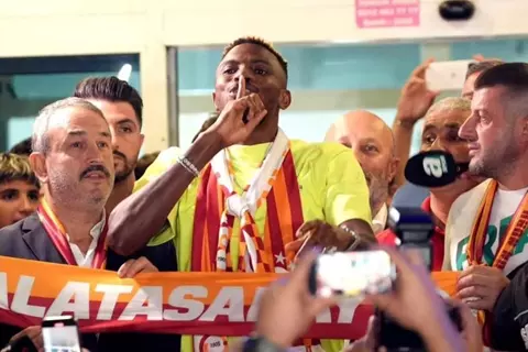 رومانو: أوسيمين يخضع للكشف الطبي في جالاتا سراي الخميس